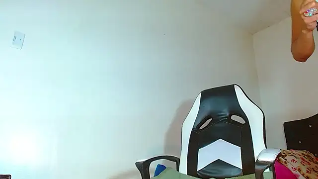 Snapshot of bellatrixx_69 chatting on January 2025 04:22:02 AM bellatrixx 69 online show from January 2025 04:22:02 AM