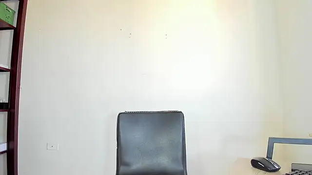 Snapshot of xmissinchesxx chatting on September 2025 09:04:01 PM xmissinchesxx online show from September 2025 09:04:01 PM