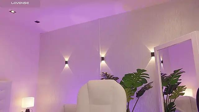 miagomezweb1 online show from October 2025 01:51:02 PM