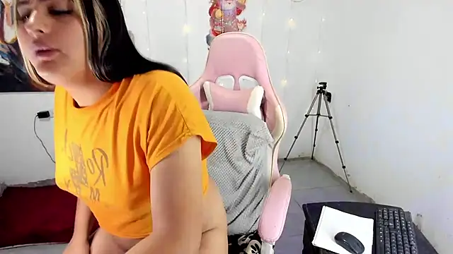 blonde girl01 online show from December 2025 04:33:01 PM