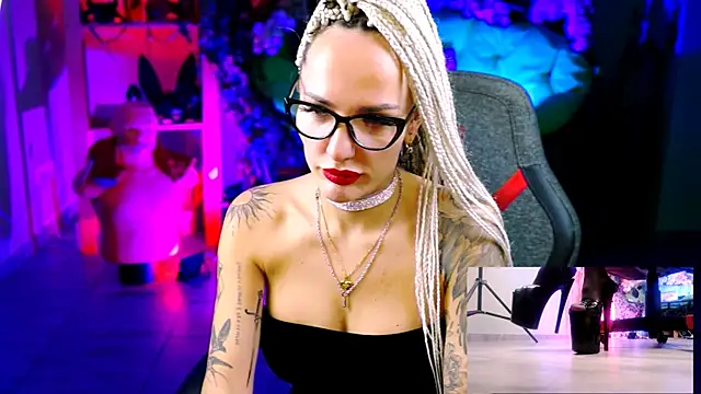 MonicaMaxwel online show from November 2025 10:45:02 AM