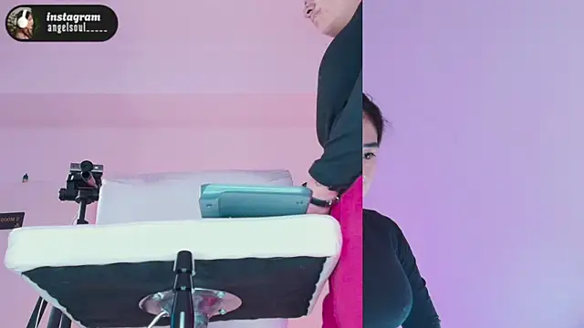 Angelst   online show from November 2025 08:20:01 AM