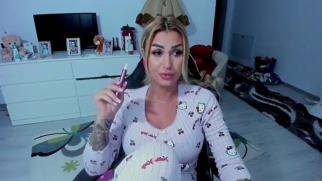 GlossyDiamondX online show from September 2025 03:28:02 PM