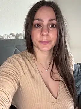 Snapshot of Loella-Rose chatting on December 2025 08:29:02 AM Loella-Rose online show from December 2025 08:29:02 AM