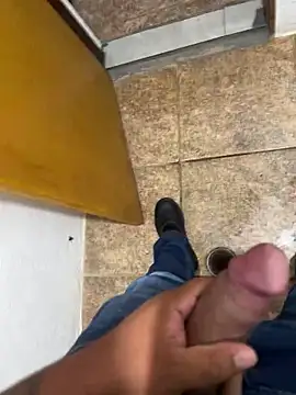 Snapshot of Luizcalado20 chatting on January 2025 12:57:02 AM Luizcalado20 online show from January 2025 12:57:02 AM