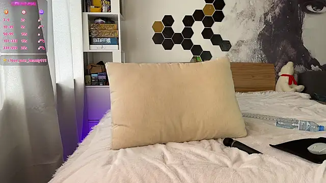 LinaWitch online show from March 2025 11:08:02 AM