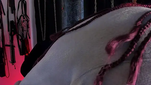 charrlotte quinn online show from February 2026 02:37:02 PM