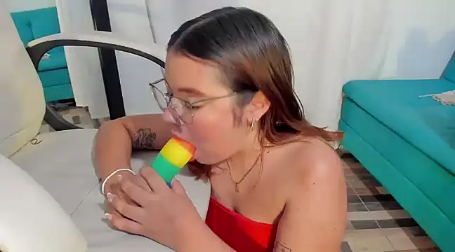 Snapshot of maddy066 chatting on March 2025 05:05:02 AM maddy066 online show from March 2025 05:05:02 AM