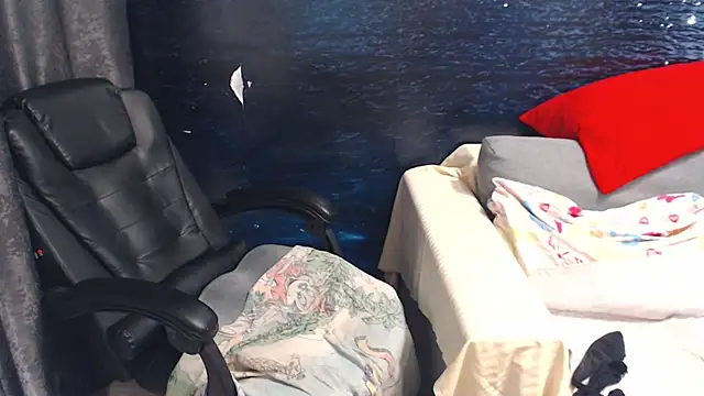 LadyAverrySquirt11 online show from February 2025 03:56:02 PM