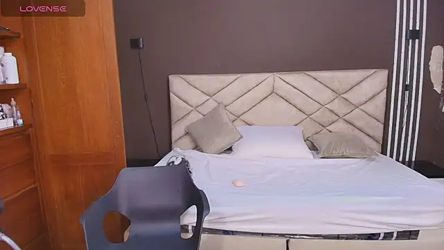 Raquel jones online show from December 2025 11:28:01 AM