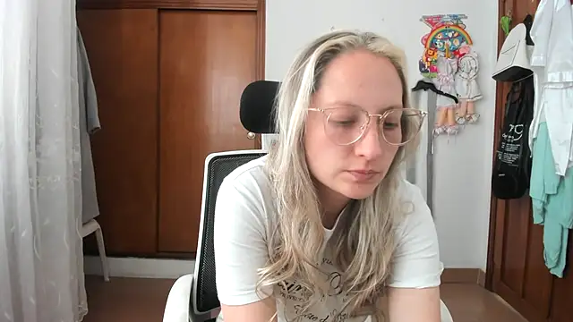 Adele johnsonn1 online show from November 2025 03:46:01 PM