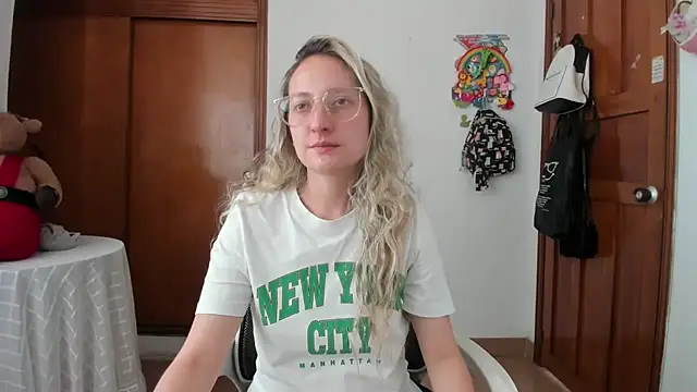 Snapshot of Adele_johnsonn1 chatting on July 2026 04:24:01 PM Adele johnsonn1 online show from July 2026 04:24:01 PM