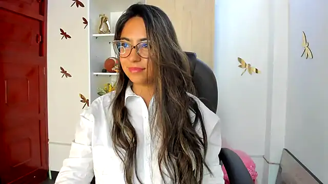 Isabellaa22 1 online show from October 2025 06:19:01 PM