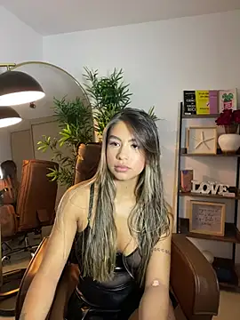  laura 02 online show from March 2025 04:55:02 PM