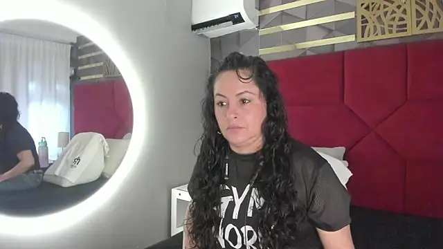 Snapshot of hanny_milf chatting on April 2026 11:58:01 AM hanny milf online show from April 2026 11:58:01 AM