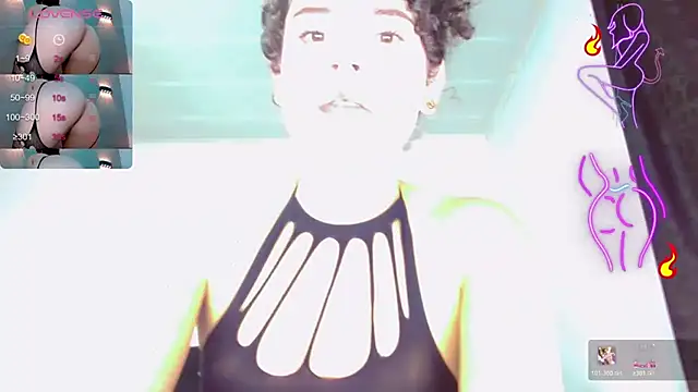 Snapshot of DoveCameron_ chatting on July 2026 02:18:02 AM DoveCameron online show from July 2026 02:18:02 AM