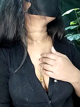 Snapshot of Idhika_Paul chatting on November 2025 12:10:01 AM Idhika Paul online show from November 2025 12:10:01 AM