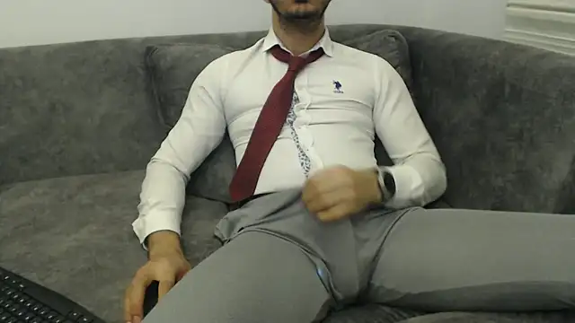 Snapshot of Naughtb0y chatting on May 2026 11:33:02 PM Naughtb0y online show from May 2026 11:33:02 PM