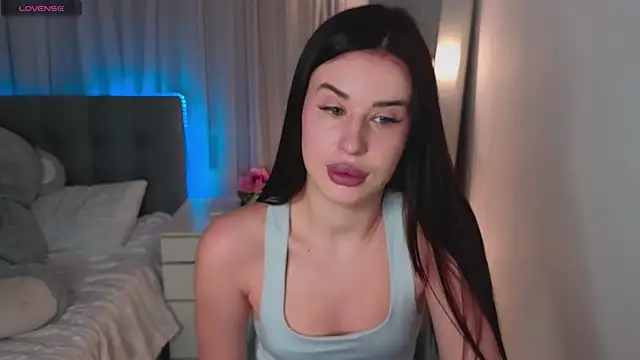 Milkissss online show from April 2026 07:18:01 AM