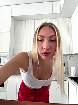 LuisaBecker online show from December 2025 11:17:01 AM