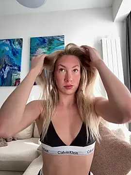 LuisaBecker online show from February 2026 11:00:01 AM