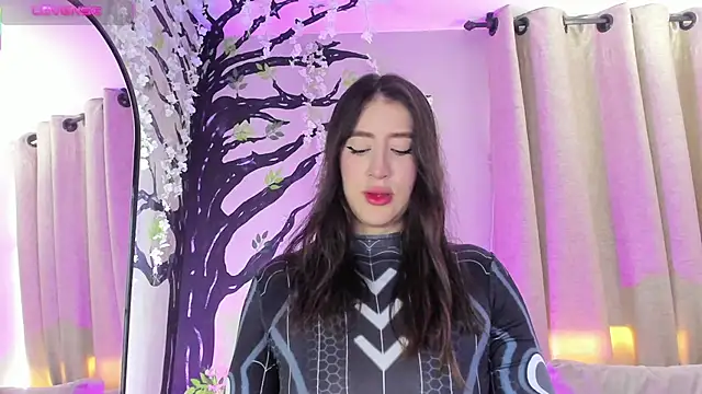  AlejaCruz  online show from November 2025 06:40:01 PM