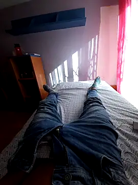 Snapshot of Chofle1 chatting on April 2026 04:44:01 PM Chofle1 online show from April 2026 04:44:01 PM