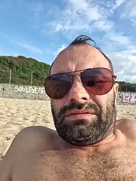 Snapshot of robertilevis chatting on September 2025 04:39:01 PM robertilevis online show from September 2025 04:39:01 PM