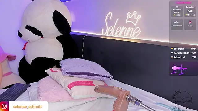 Snapshot of selenne_schmitt chatting on February 2025 09:33:02 PM selenne schmitt online show from February 2025 09:33:02 PM