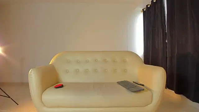 Emi latingirl online show from December 2025 09:22:02 PM