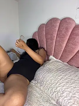 Snapshot of tati__22 chatting on October 2025 05:00:01 PM tati  22 online show from October 2025 05:00:01 PM