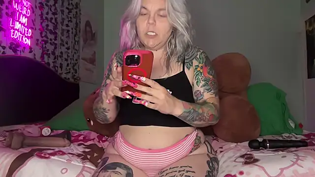 CherryBombBomb online show from June 2026 05:12:01 AM