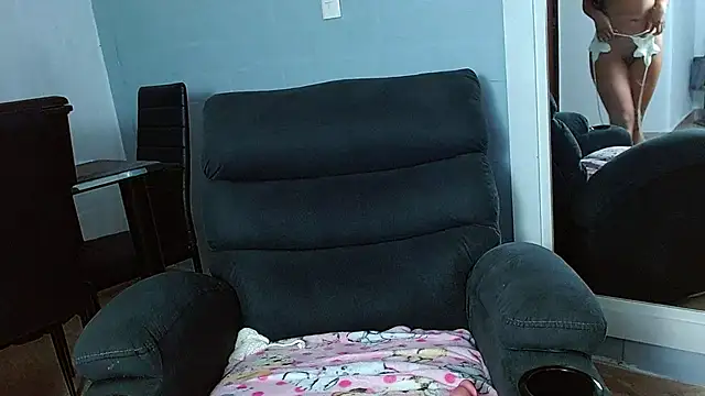 Snapshot of rousebonnett chatting on January 2025 10:12:02 PM rousebonnett online show from January 2025 10:12:02 PM