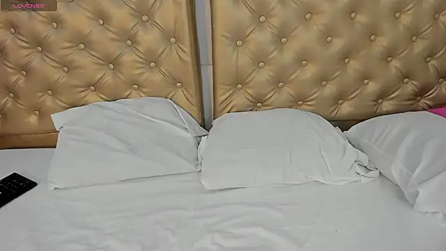 Alessiiaa  online show from November 2025 07:36:02 PM