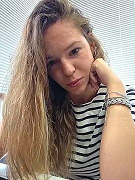Snapshot of lucie_mehott chatting on July 2026 10:10:01 AM lucie mehott online show from July 2026 10:10:01 AM