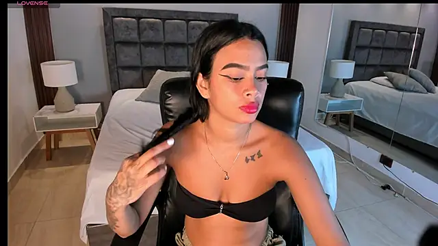 saracorraless online show from February 2025 07:19:02 PM