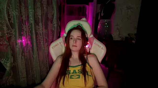 Snapshot of pearl_princess_ chatting on June 2026 05:16:02 PM pearl princess online show from June 2026 05:16:02 PM