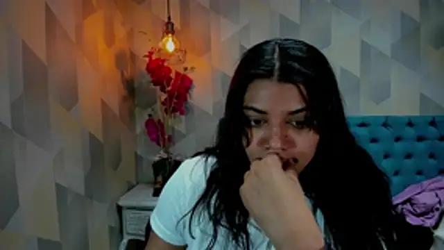 Snapshot of LindaBreeS chatting on March 2026 04:59:01 PM LindaBreeS online show from March 2026 04:59:01 PM