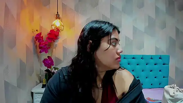 Snapshot of LindaBreeS chatting on March 2026 04:43:01 PM LindaBreeS online show from March 2026 04:43:01 PM