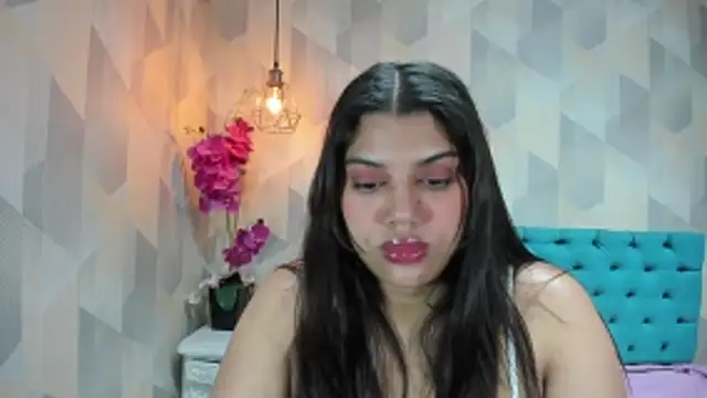 Snapshot of LindaBreeS chatting on May 2026 03:47:01 AM LindaBreeS online show from May 2026 03:47:01 AM