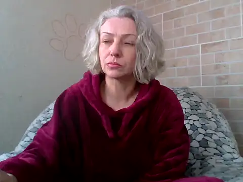 Lorie Carrie online show from February 2026 12:22:02 PM