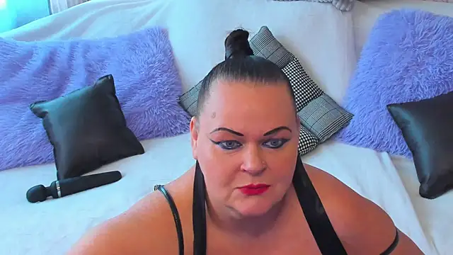 Snapshot of MilanaBiegert chatting on September 2025 07:42:01 AM MilanaBiegert online show from September 2025 07:42:01 AM