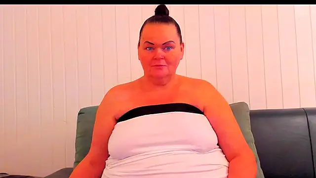 MilanaBiegert online show from January 2026 09:33:02 AM