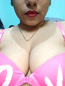 Snapshot of sexyindi_couple chatting on March 2025 05:24:02 PM sexyindi couple online show from March 2025 05:24:02 PM