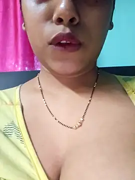 Snapshot of sexyindi_couple chatting on March 2025 08:28:02 AM sexyindi couple online show from March 2025 08:28:02 AM