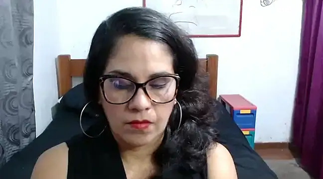 Mistresskloe01 online show from December 2024 01:01:02 PM