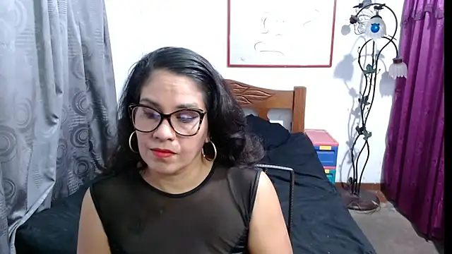 Mistresskloe01 online show from February 2025 12:45:02 PM