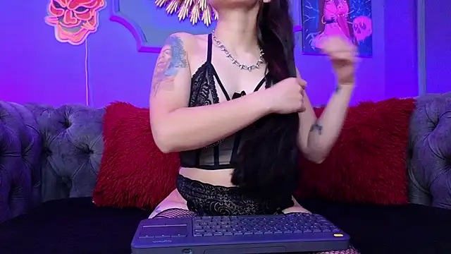 Julieta Russell online show from February 2025 03:19:01 PM