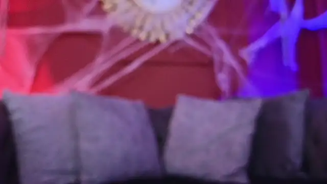 Julieta Russell online show from October 2025 12:16:01 PM