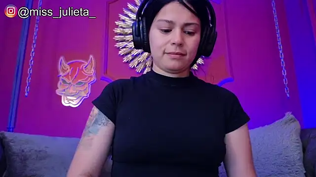 Snapshot of Julieta_Russell chatting on May 2026 12:11:02 PM Julieta Russell online show from May 2026 12:11:02 PM